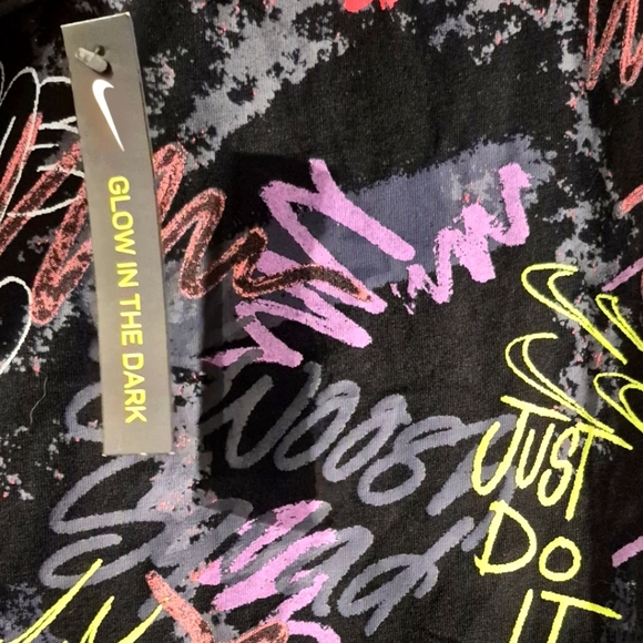 Nike Girls - Picture 3 of 4